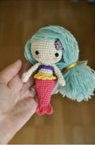 Amigurumi örgü oyuncak mavi saçlı deniz kızı modeli yapılışı anlatımlı