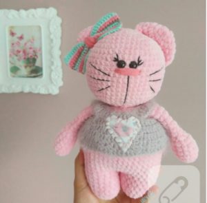 Amigurumi örgü oyuncak  tombik pembe kedicik modeli tarifi anlatımlı