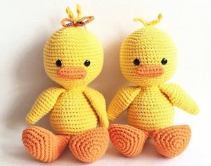 Amigurumi örgü oyuncak şirin ördek modeli tarifi açıklamalı