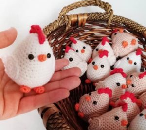 Amigurumi örgü oyuncak tavuk modeli tarifi anlatımlı ve açıklamalı 