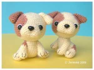 Amigurumi oyuncak iki renkli köpek modeli