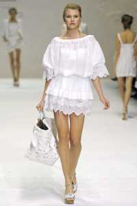 Dolce & Gabbana 2011 Dantelli Mini Elbise Modelleri